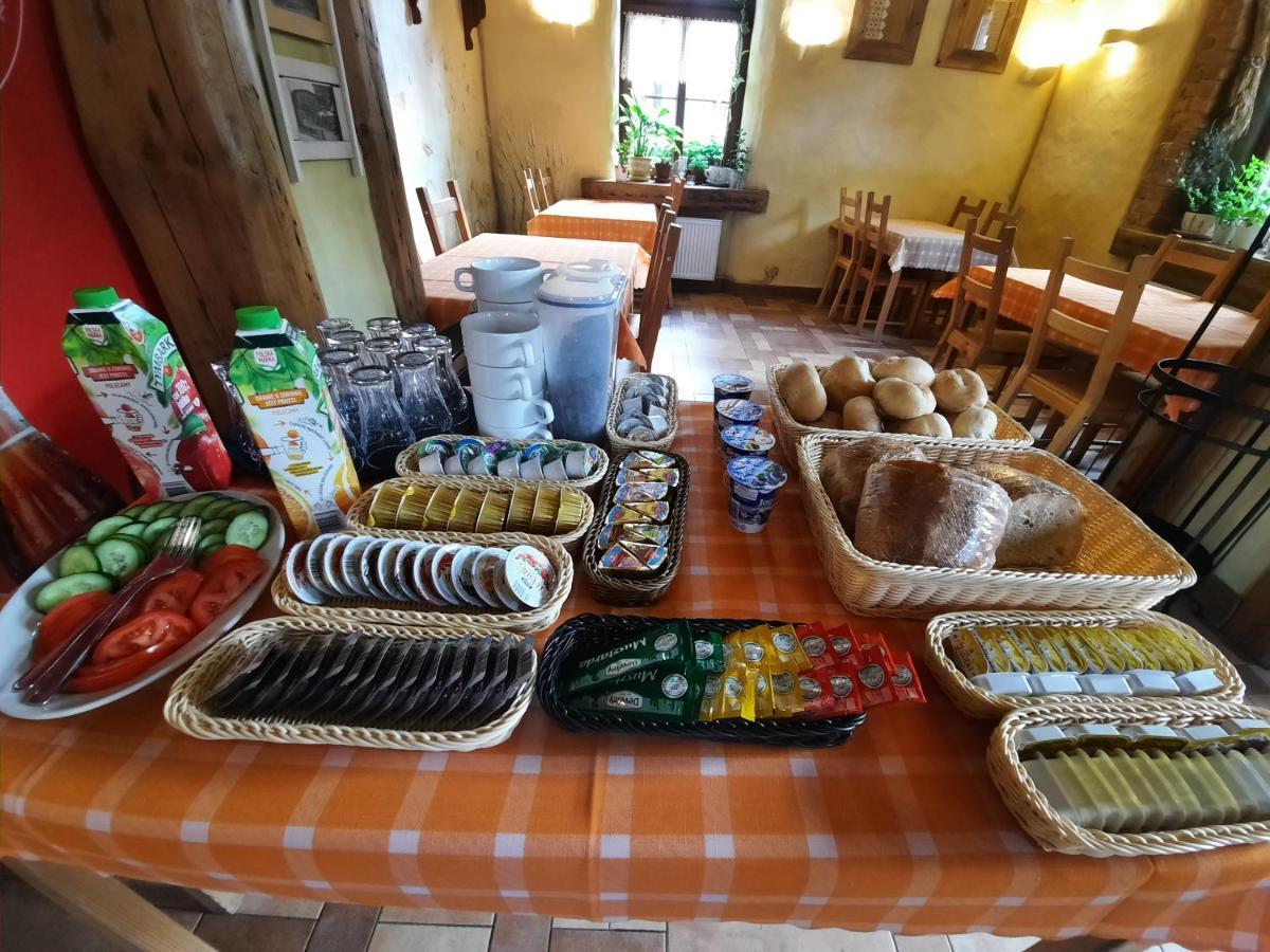 스클라르스카포렘바 Gosciniec Pod Lipa B&B 외부 사진