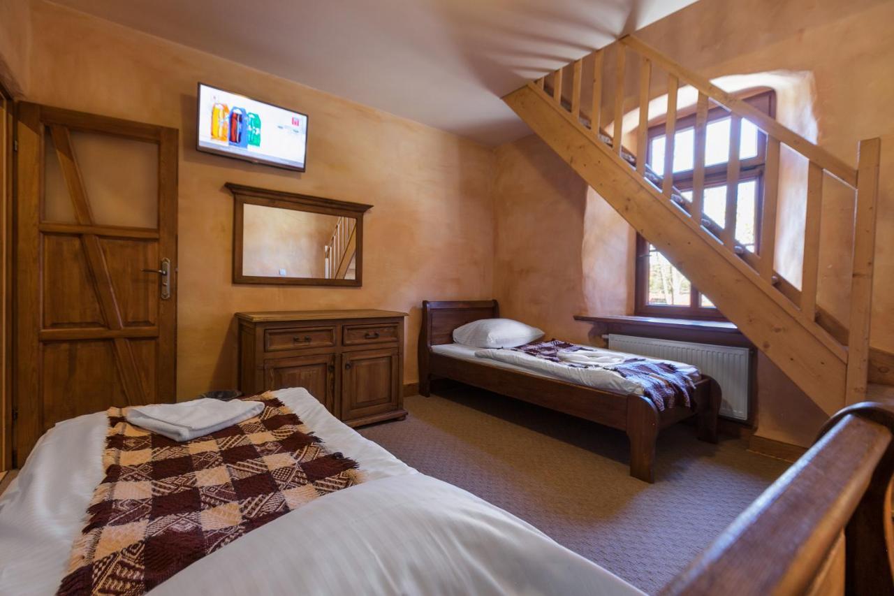스클라르스카포렘바 Gosciniec Pod Lipa B&B 외부 사진