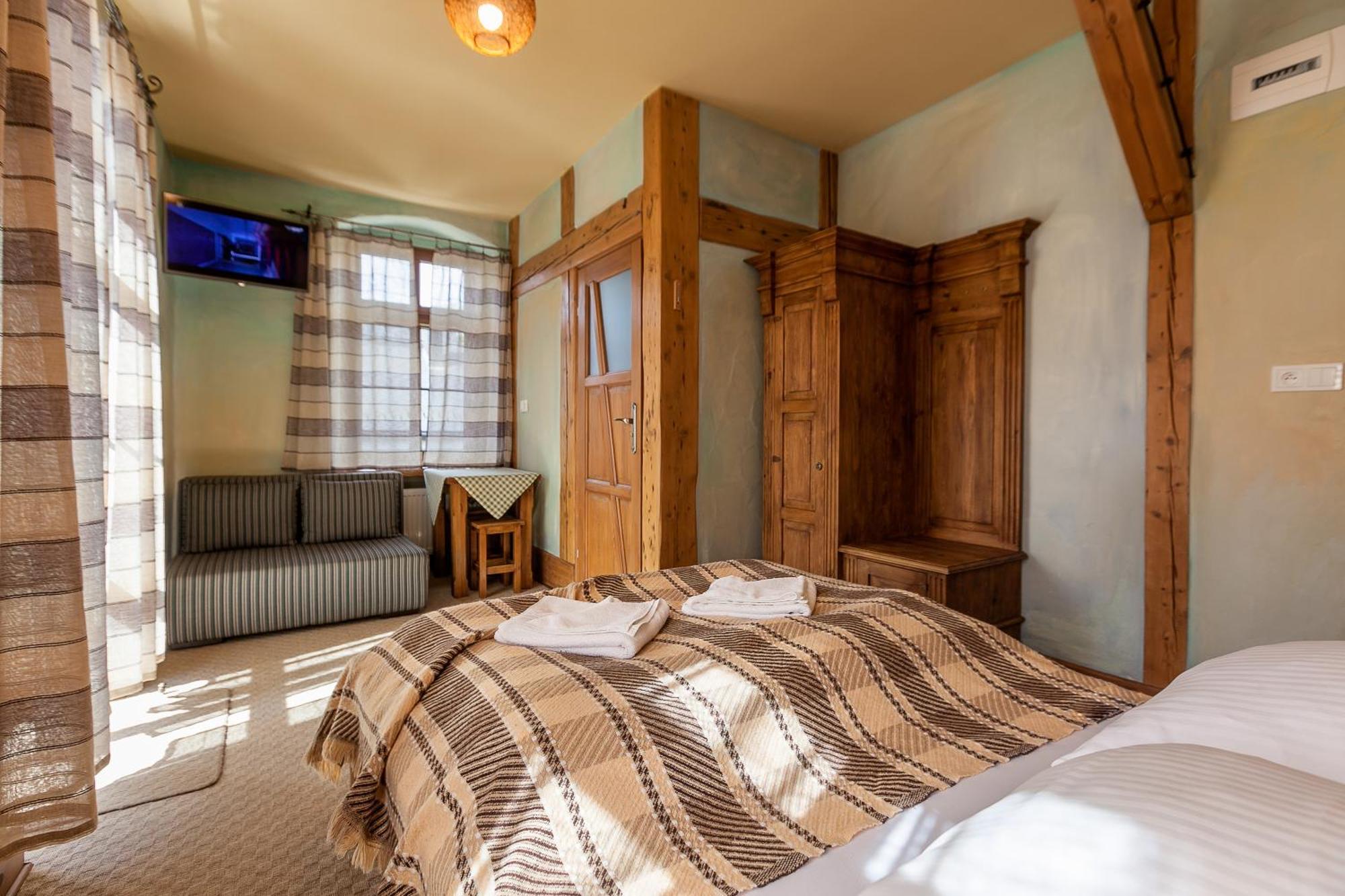 스클라르스카포렘바 Gosciniec Pod Lipa B&B 외부 사진